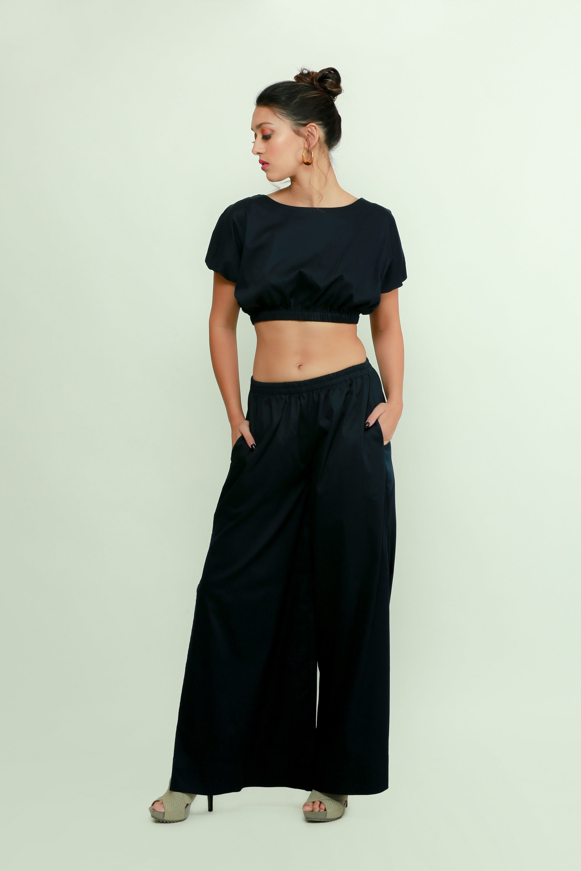 how to style striped palazzo pants and crop top | Fashionmate | Latest  Fashion Trends in India